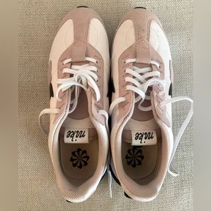 Nike Air Max Pre Day Sneakers